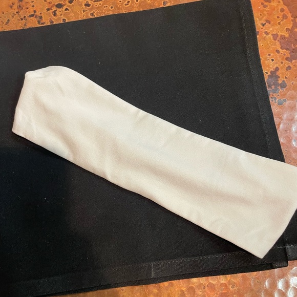 Lululemon headband, only wore once. - Picture 6 of 6